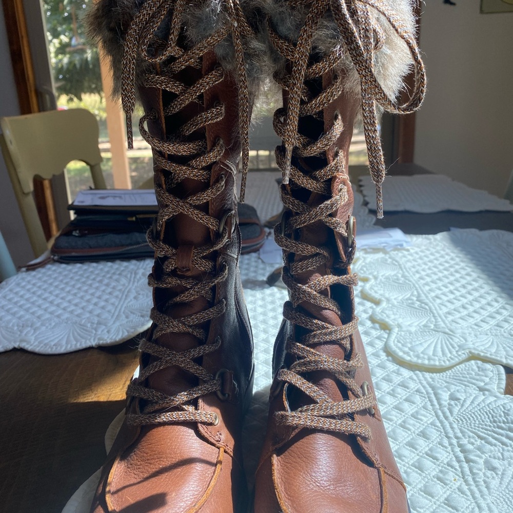 Merrell Tan Lace-Up Boots with Fur Detail, Brand new never worn.